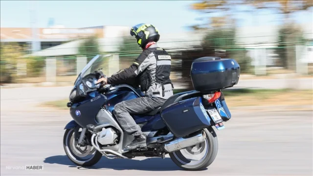 Motosikletle akrobasi şovu pahalıya patladı!