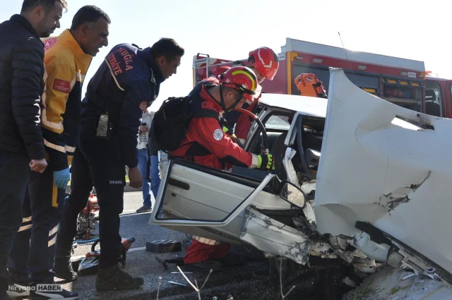 Muğla’da kaza paniği: Otomobilde sıkışan kadın itfaiye tarafından kurtarıldı