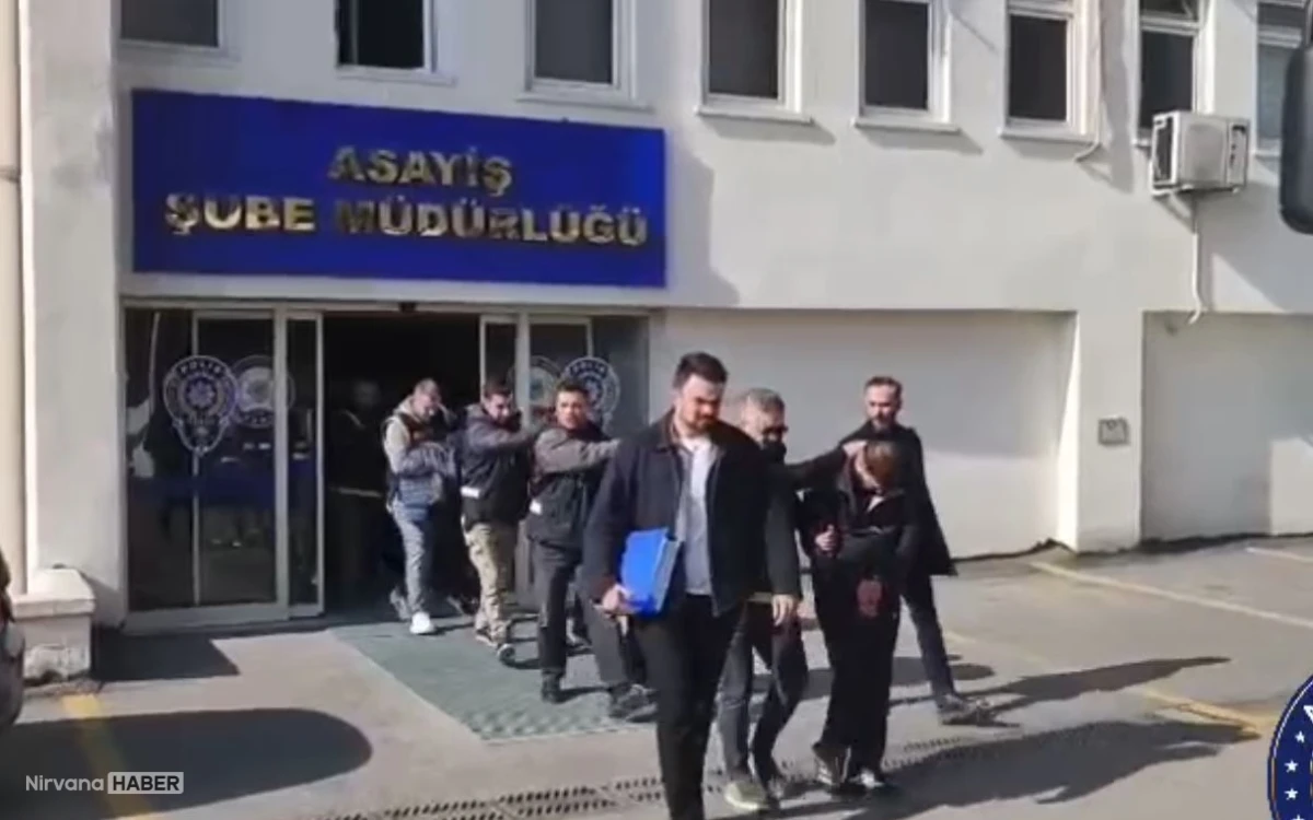 Sosyal medya üzerinden tuzak kurup tehdit eden 15 kişi tutuklandı