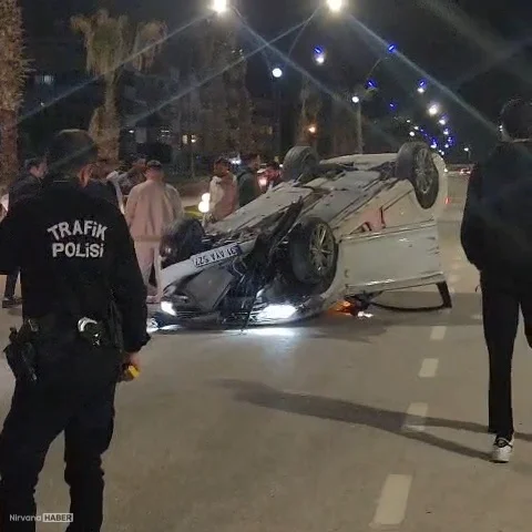 Hatay’da trafik kazası: Otomobil motosiklete çarptı, 2 kişi yaralandı