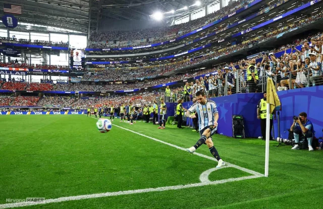 Dünya Kupası'nda yıldızlar geçidi: Messi ve Mbappe rekorlara koşuyor