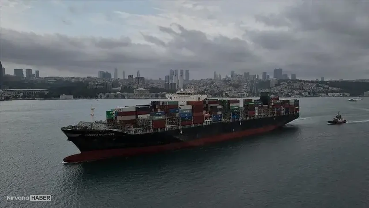 Dron saldırısına uğrayan gemi İstanbul'a demirledi