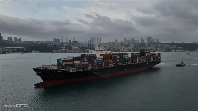 Dron saldırısına uğrayan gemi İstanbul'a demirledi