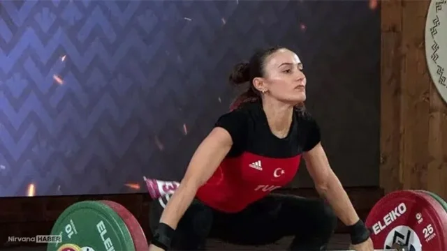 Milli halterci Cansel Özkan, Avrupa Şampiyonası'nda 3 bronz madalya kazandı
