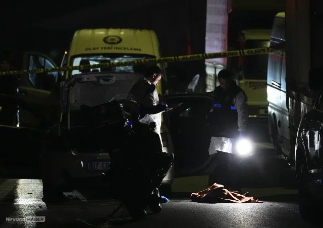 İstanbul'da polisin dur ihtarına uymayan şüpheliler kovalamaca sonucu yakalandı