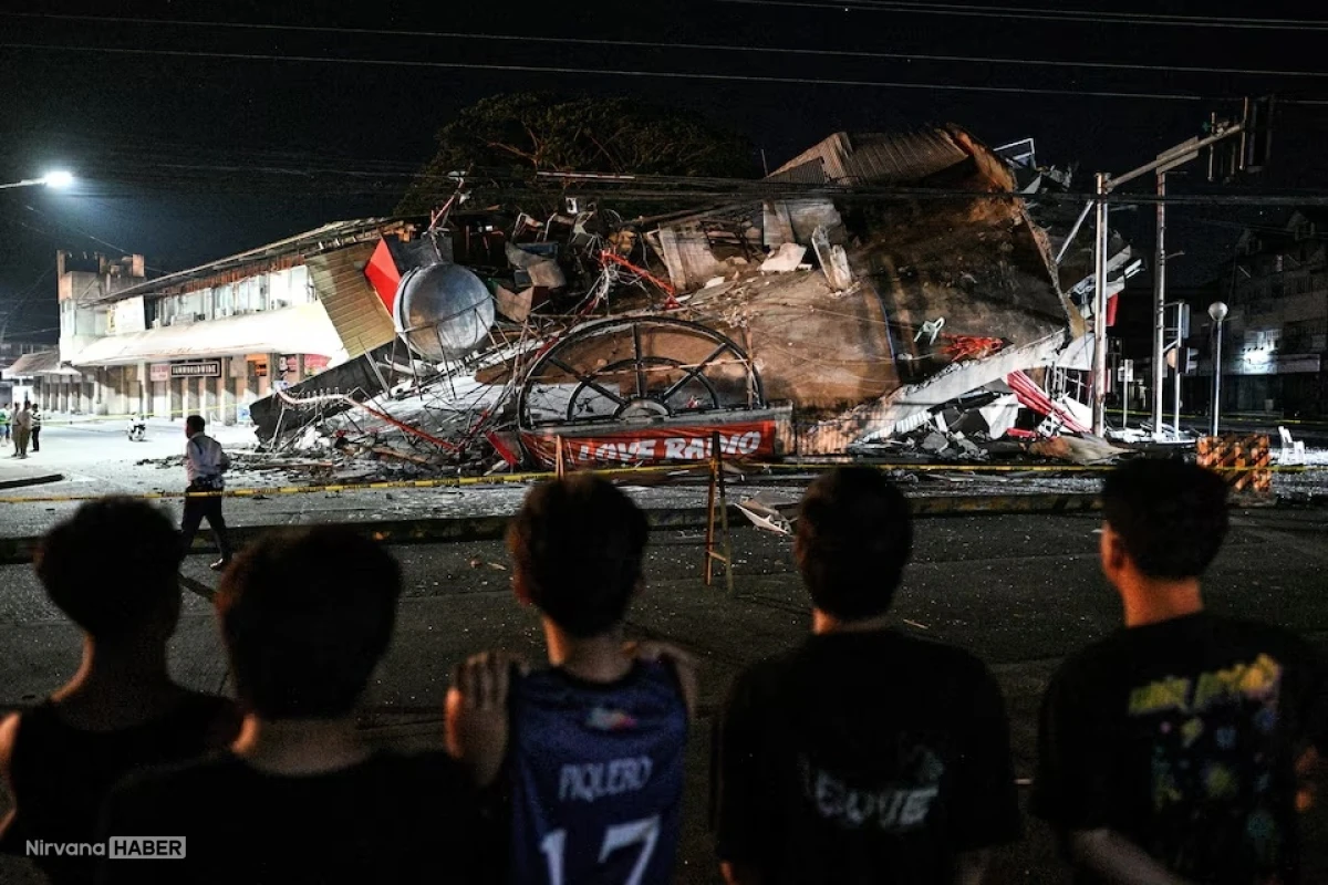 Filipinler'de 7.8 büyüklüğündeki Deprem'de en az 32 kişi hayatını kaybetti