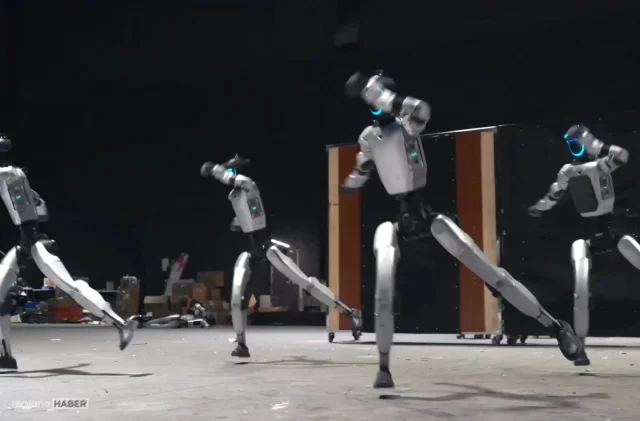 Çin’de yeni yıl galasında robotlar sahnede: Dövüş sanatlarıyla şok ettiler!