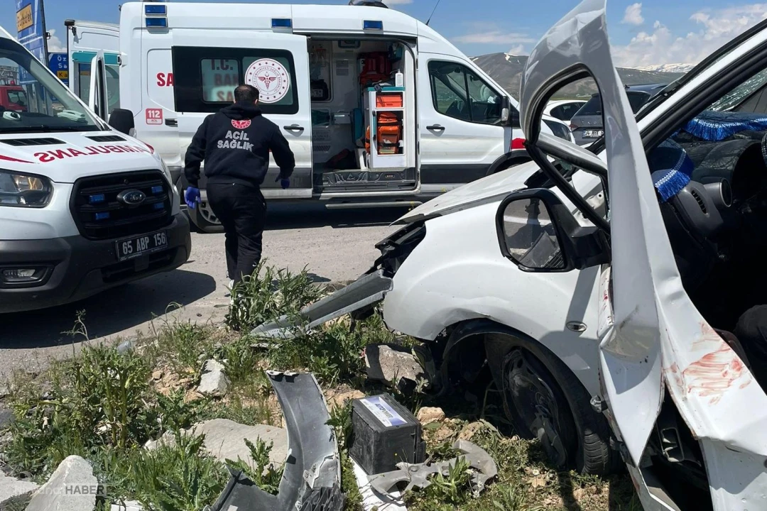 Van Çaldıran'da trafik kazası: 4 kişi hayatını kaybetti