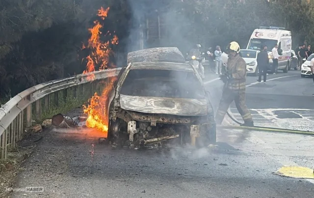 Esenyurt'ta seyir halindeki otomobil alev alev yandı