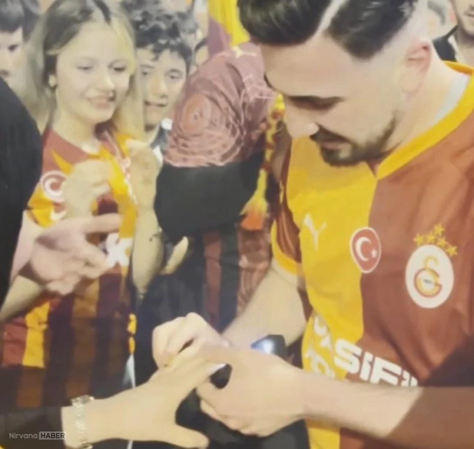 Galatasaray’ın şampiyonluk kutlamalarında sürpriz evlilik teklifi: Kayseri’de renkli anlar
