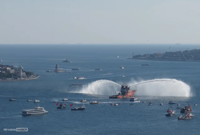 İstanbul Boğazı'nda 15 Temmuz'un 10. yılına özel dev deniz korteji