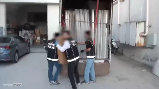 İstanbul’da kamyonete gizlenmiş duş malzemelerinin içinden uyuşturucu çıktı