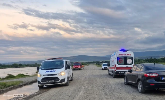 Tokat'ta Kelkit Çayı'na düşen 4 gençten 2'si kayıp