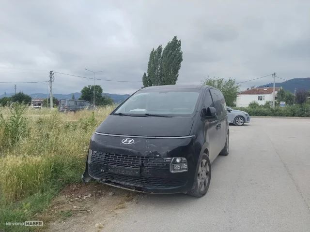 Bursa'da trafik kazası: İki otomobil feci çarpıştı