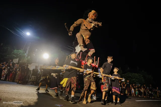 Nyepi Bayramı öncesi Bali’de renkli ve manevi ritüeller
