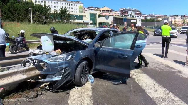 Çekmeköy’de korkutan kaza! Bariyerlere çarpan otomobil alev aldı