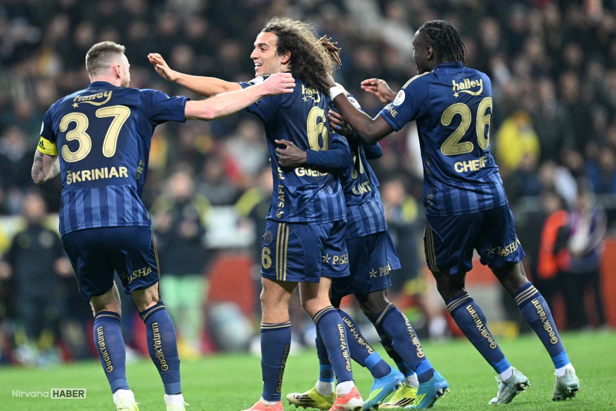 Fenerbahçe Zecorner Kayserispor maçının ilk yarısını 1-0 önde tamamladı