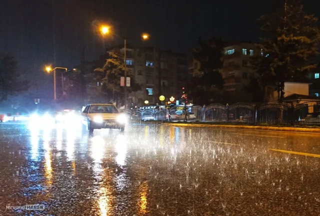 Şanlıurfa'da sağanak nedeniyle 4 ilçede eğitime ara verildi