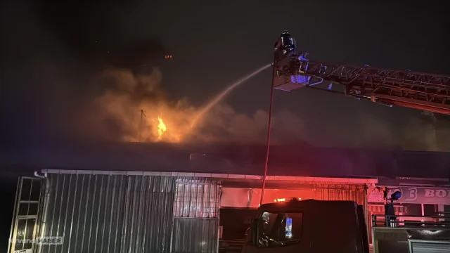 Edirne’de sanayi sitesinde yangın: 2 iş yeri zarar gördü