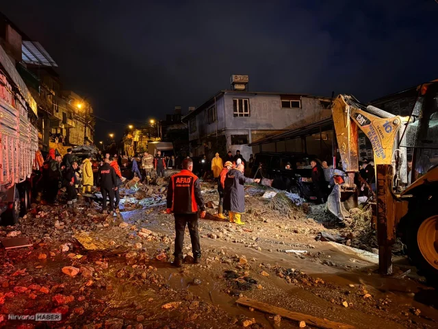 Hatay'da sağanak yağış felaketi: Çöken evde bir kişi hayatını kaybetti