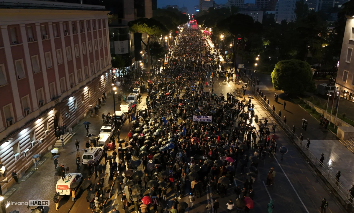 Arnavutluk’ta hükümet karşıtı gösterilerde tansiyon yükseldi: Başkent Tiran'da protesto
