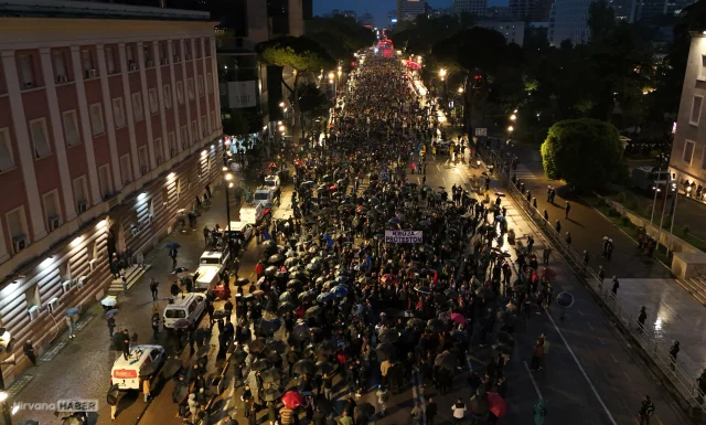 Arnavutluk’ta hükümet karşıtı gösterilerde tansiyon yükseldi: Başkent Tiran'da protesto