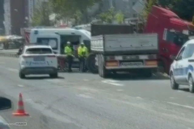 Silivri'de feci kaza: Bariyerlere çarpan tır sürücüsünden acı haber geldi