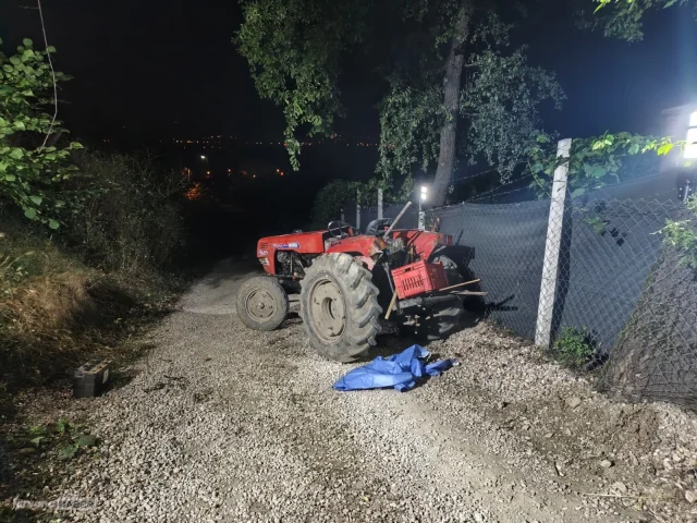 Devrilen traktörün altında kalan yaşlı sürücü hayatını kaybetti