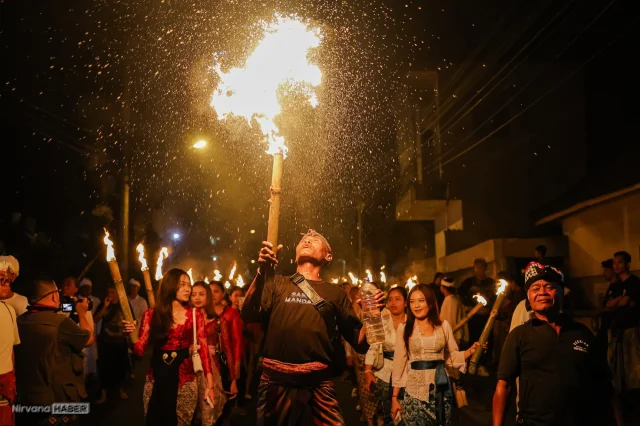 Nyepi Bayramı öncesi Bali’de renkli ve manevi ritüeller