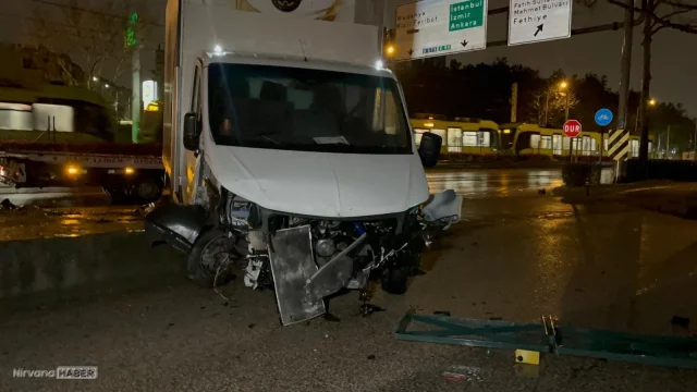 Bursa'da zincirleme kaza: 3 araç birbirine girdi