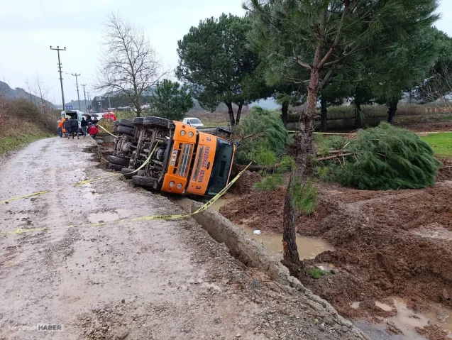 Balıkesir İvrindi’de beton mikseri devrildi: 1 işçi hayatını kaybetti