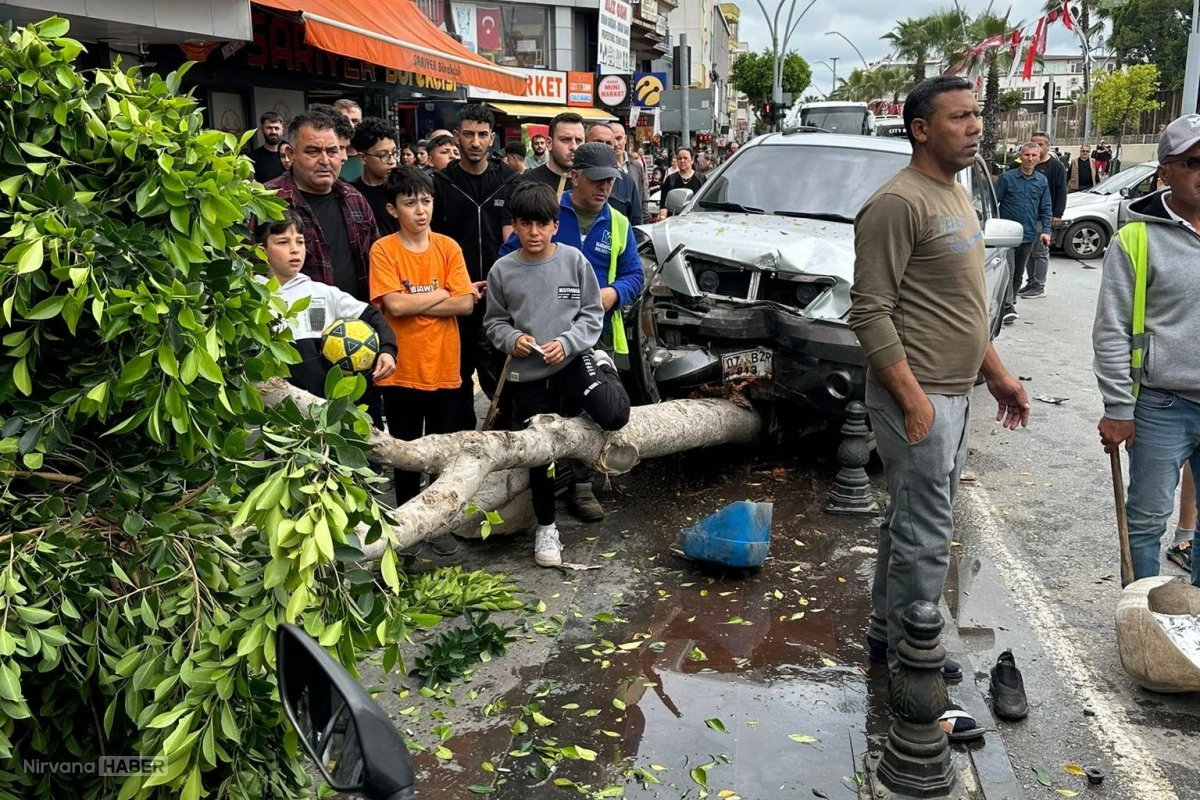 Antalya'da trafik kazasında 4 kişi yaralandı