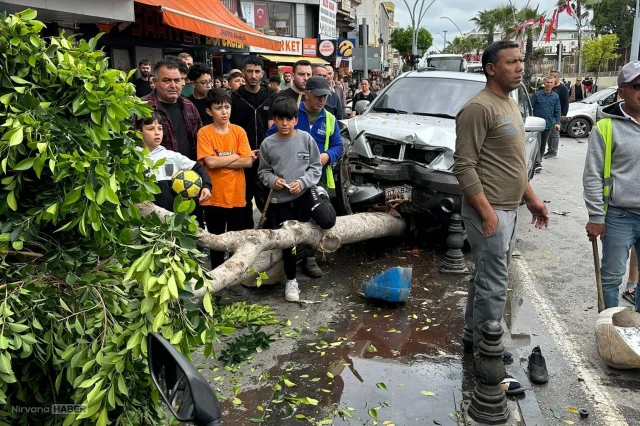 Antalya'da trafik kazasında 4 kişi yaralandı