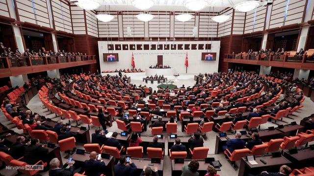 Sosyal medyaya 15 yaş düzenlemesini de içeren kanun teklifi TBMM'ye sunuldu