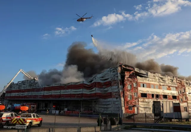 Füzeler Kiev'i vurdu: Ağır hasara rağmen Ukrayna halkı direnmeye devam ediyor