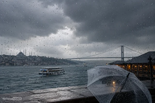 İstanbul'a sağanak yağış uyarısı: Sıcaklıklar 7-8 derece birden düşüyor