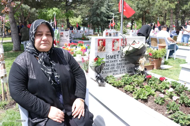 Şehit anneleri, Anneler Günü'nü evlatlarının huzurunda kutladı