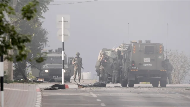 İsrail ordusu, Kudüs'ün kuzeyinde ateş açarak 2 Filistinliyi yaraladı