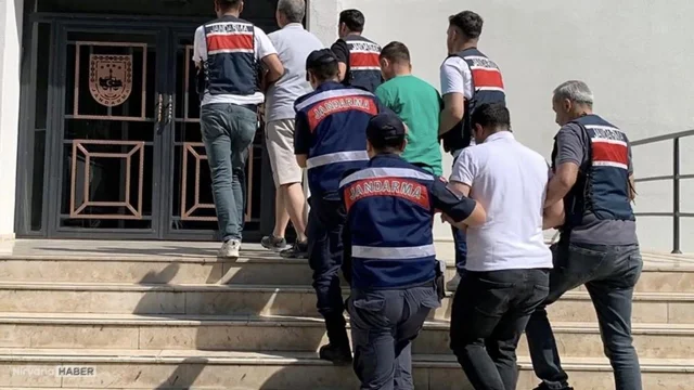 Şafak vakti 56 ilde büyük operasyon: Yüzlerce DEAŞ  şüphelisi yakalandı