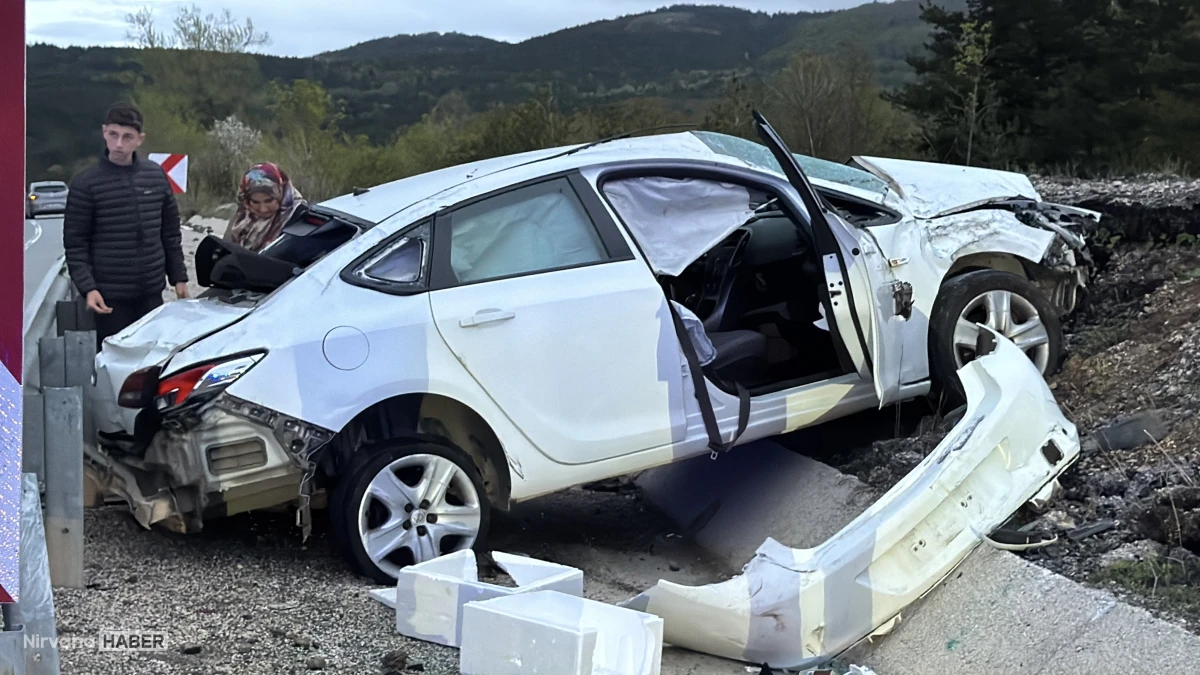 Kastamonu'da devrilen otomobildeki 4 kişi yaralandı