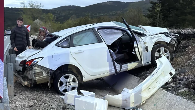 Kastamonu'da devrilen otomobildeki 4 kişi yaralandı