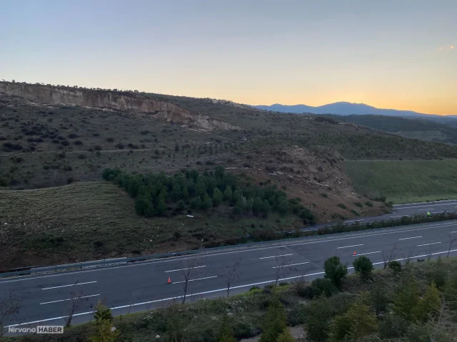 Manisa’daki heyelan sonrası trafik yeniden başladı