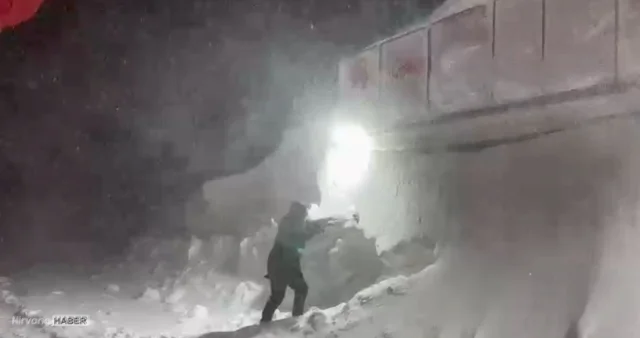 Kayseri Erciyes’te kar kalınlığı 3 metreye ulaştı
