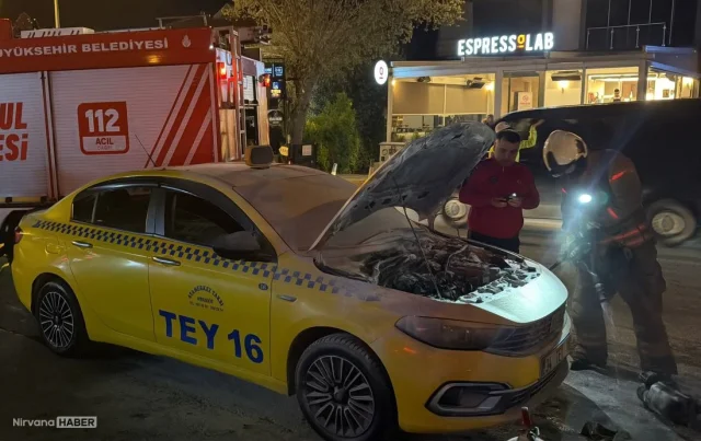 Bakırköy'de seyir halindeki takside çıkan yangın söndürüldü