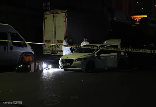 İstanbul'da polisin dur ihtarına uymayan şüpheliler kovalamaca sonucu yakalandı