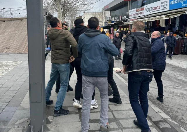 Sakarya’da zabıta ile seyyar satıcılar arasında arbede: Saldırı kameraya yansıdı