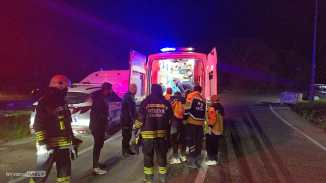 Tekirdağ'da kontrolden çıkan araç ağaçlara çarpıp devrildi