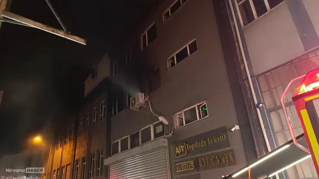 Bursa'da tekstil atölyesinde gece yarısı yangını: İtfaiye ekipleri hızla müdahale etti