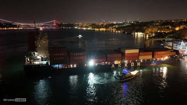 İstanbul Boğazı'nda gemi karaya oturdu