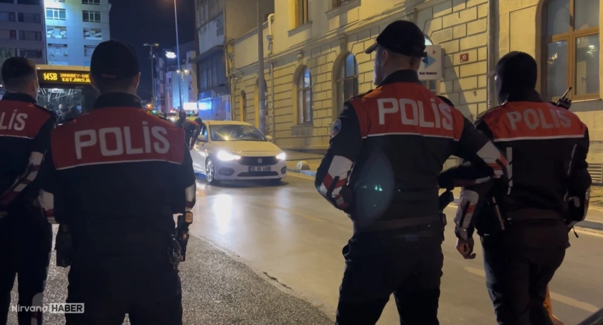 Kadıköy'de durdurulan araçta uyuşturucu madde ele geçirildi
